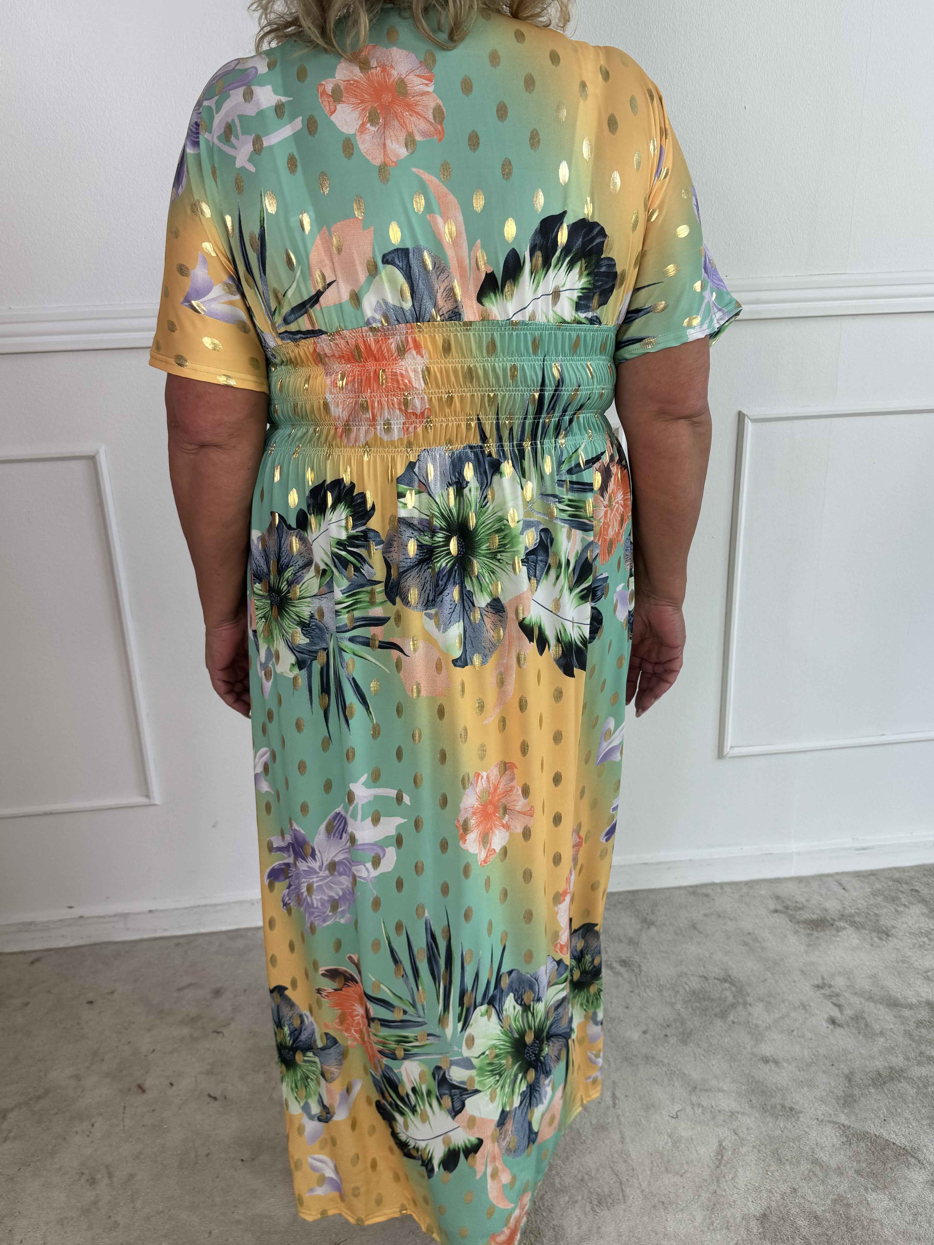 Pams Hawaii - Lang plus size kjole i elastisk stof med blomsterprint